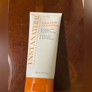 INSTANATURAL SKIN CARE  Glycolic Cleanser     Reduces look of pores & UnCleanser